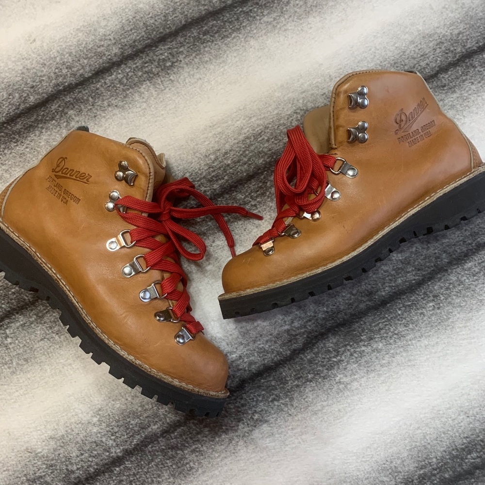 { Danner } Mountain LT Cascade Boots Brown